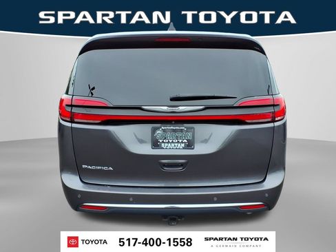 Used 2023 Chrysler Pacifica Touring-L FWD image 8