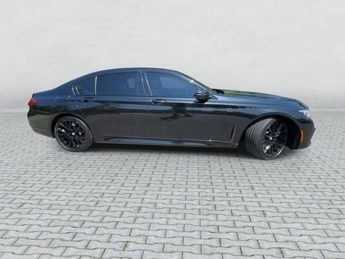 Used 2022 BMW 750Li xDrive AWD/4WD image 9