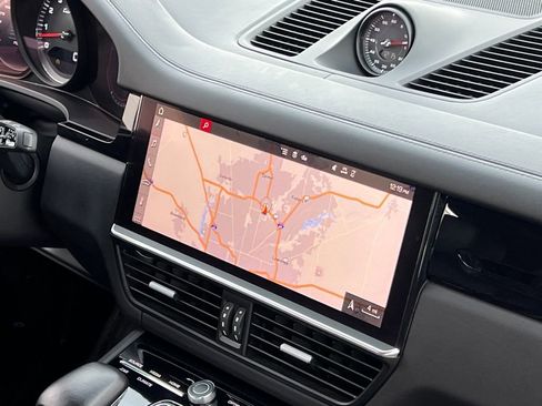 Used 2021 Porsche Cayenne Turbo image 43