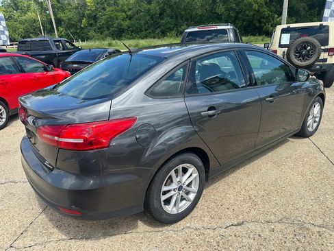 Used 2016 Ford Focus SE w/ SE Winter Package FWD image 7