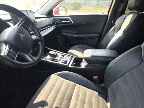 Used 2024 Mitsubishi Outlander SE Black Edition FWD image 11