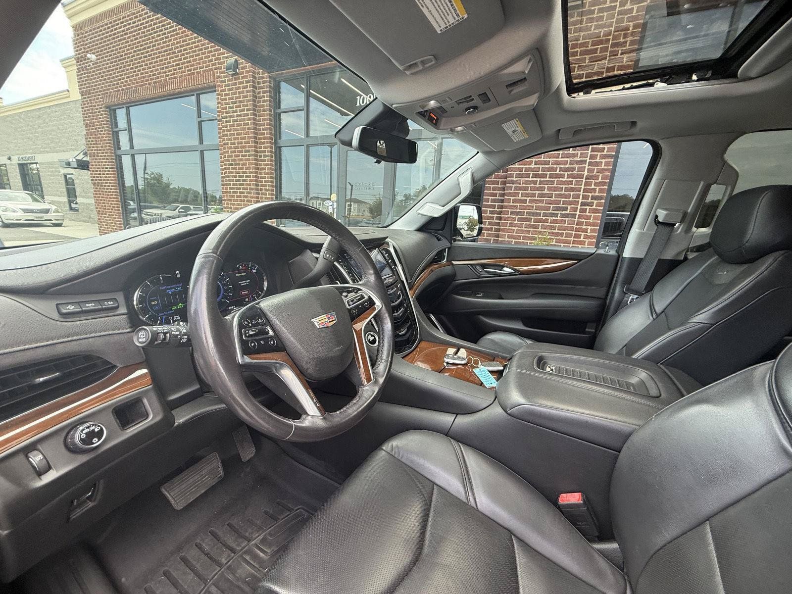 Used 2020 Cadillac Escalade Premium Luxury RWD image 12
