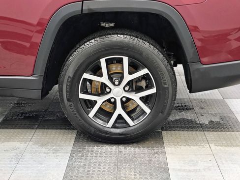 Used 2024 Jeep Grand Cherokee L Limited w/ Luxury Tech Group II image 16