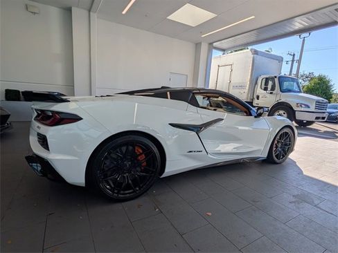 Used 2024 Chevrolet Corvette Z06 w/ Stealth Interior Trim Package image 11