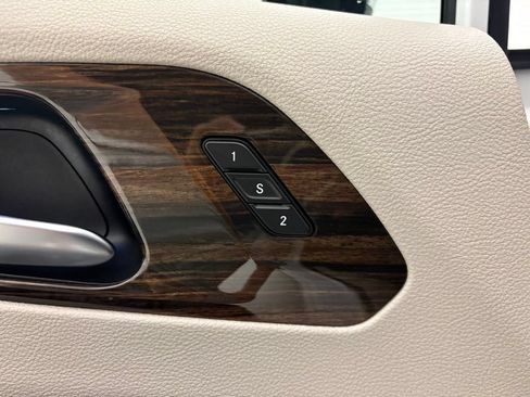 Used 2023 Chrysler Pacifica Limited FWD image 27
