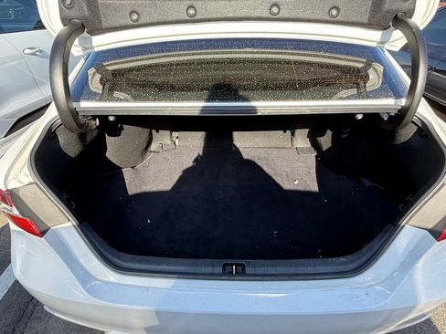 Used 2021 Toyota Camry SE FWD image 11