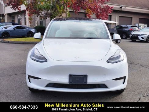 Used 2021 Tesla Model Y Long Range image 8