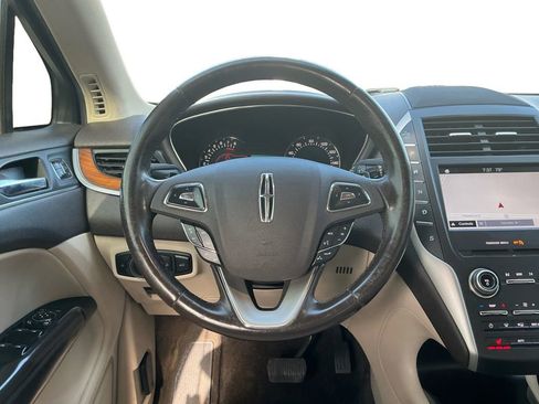 Used 2017 Lincoln MKC Select w/ Select Plus Package FWD image 18