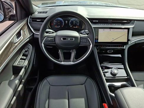 New 2026 Jeep Grand Cherokee Limited AWD/4WD image 2