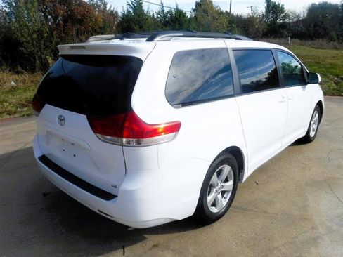 Used 2012 Toyota Sienna LE image 6