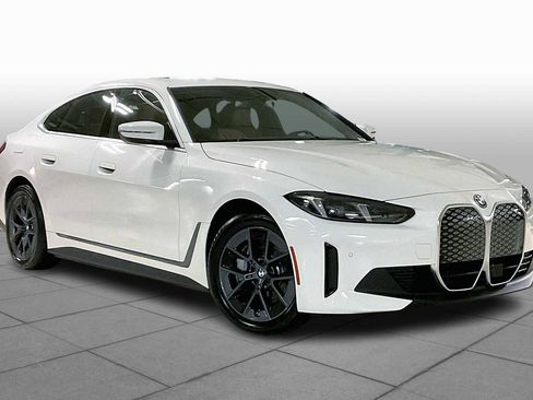 Used 2025 BMW i4 eDrive40 w/ Driving Assistance Package image 2