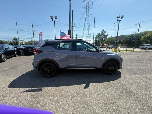 Used 2022 Nissan Kicks SR w/ Premium Package FWD image 5