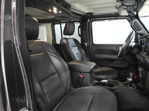 Used 2022 Jeep Wrangler Unlimited Sahara AWD/4WD image 12