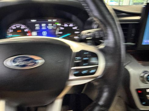Used 2021 Ford Explorer XLT w/ Equipment Group 202A AWD/4WD image 20