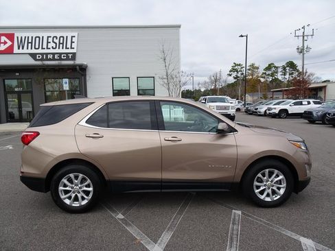 Used 2019 Chevrolet Equinox LT w/ Driver Convenience Package image 3
