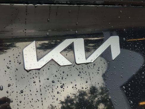 Used 2023 Kia Sportage EX FWD image 5