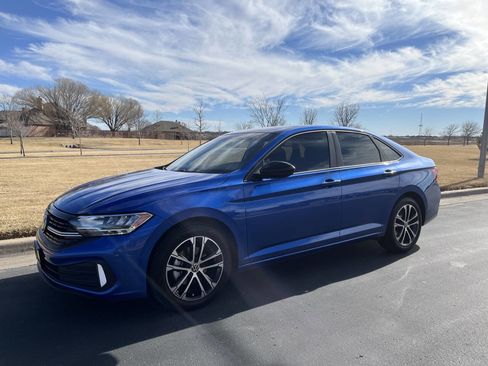 Used 2022 Volkswagen Jetta Sport image 8