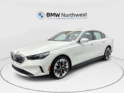 New 2026 BMW i5 eDrive40 AWD/4WD image 1