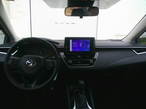 Used 2023 Toyota Corolla LE image 23