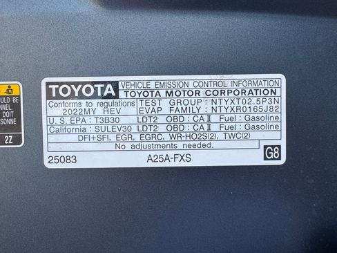 Used 2022 Toyota Venza XLE AWD/4WD image 21