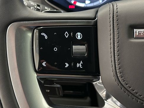 Used 2025 Land Rover Range Rover SE AWD/4WD image 25