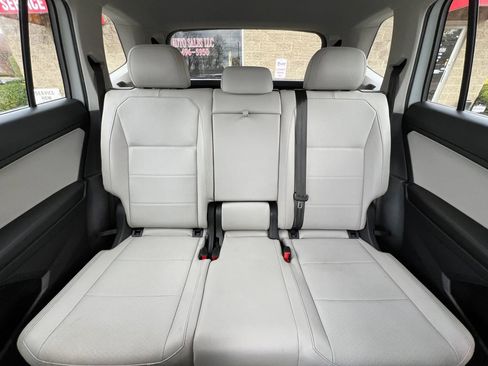 Used 2020 Volkswagen Tiguan SE image 31