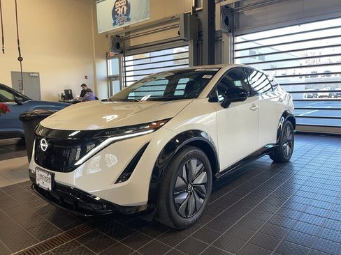 Used 2024 Nissan Ariya AWD image 3
