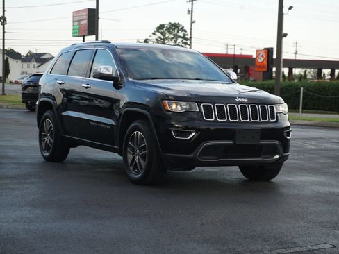 Used 2017 Jeep Grand Cherokee Limited AWD/4WD image 3