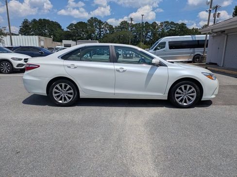 Used 2017 Toyota Camry XLE w/ Moonroof Package FWD image 4