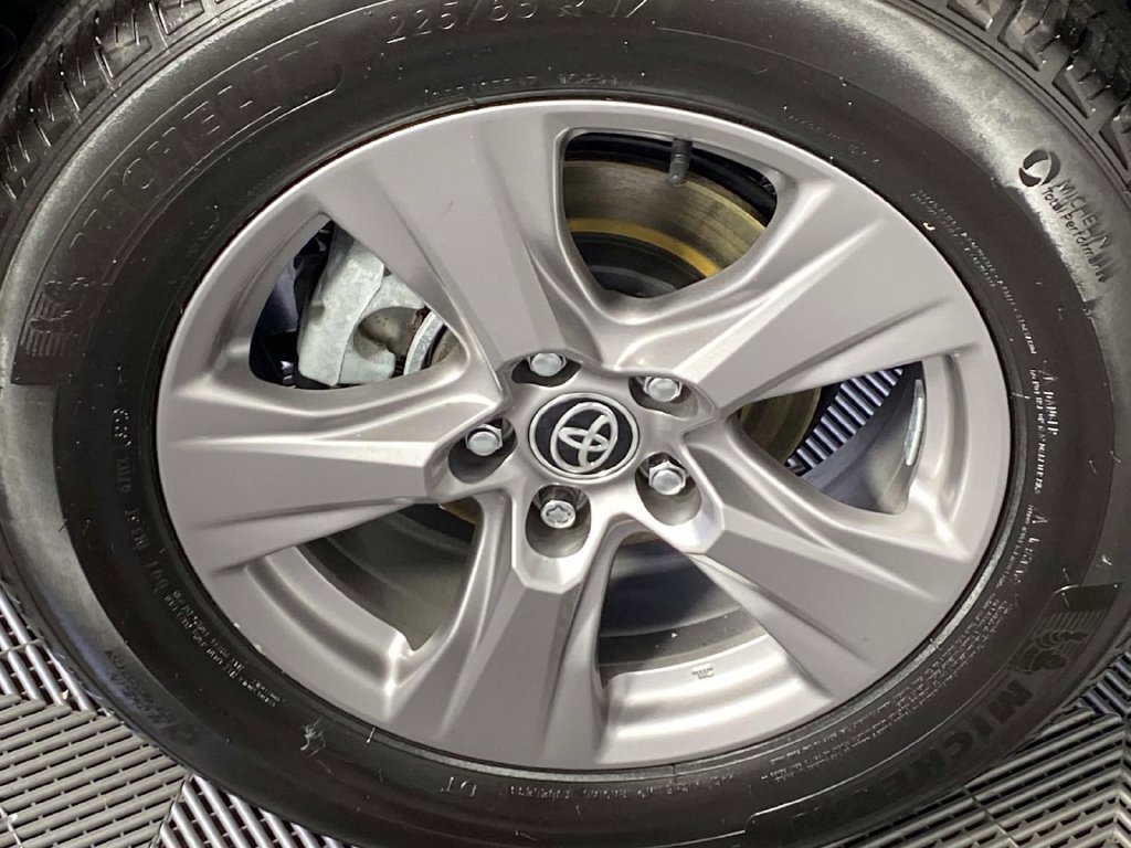 Used 2024 Toyota RAV4 XLE AWD/4WD image 26