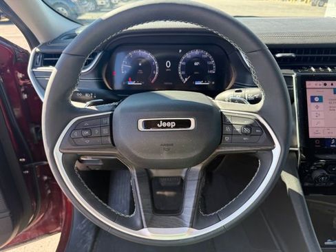 Used 2024 Jeep Grand Cherokee Limited w/ Luxury Tech Group II image 15