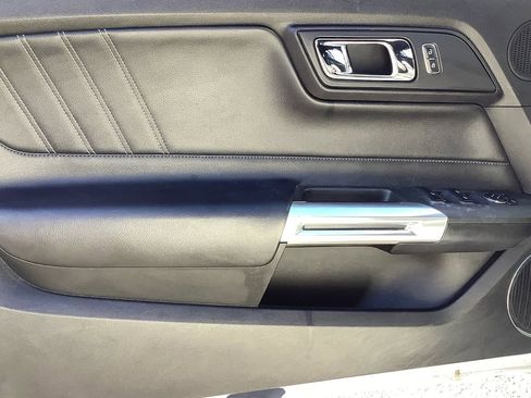 Used 2016 Ford Mustang Premium image 12