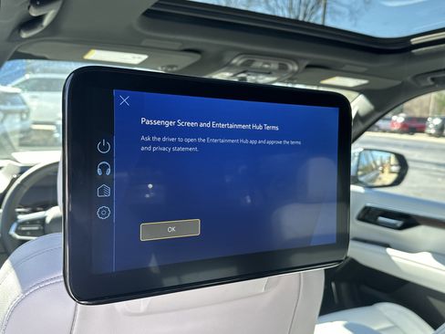 New 2026 Chevrolet Suburban Premier image 24