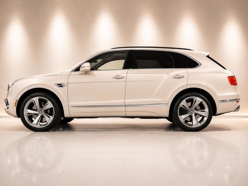 Used 2018 Bentley Bentayga AWD/4WD image 17
