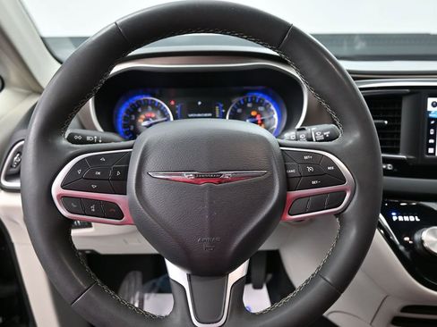 Used 2023 Chrysler Voyager LX FWD image 31