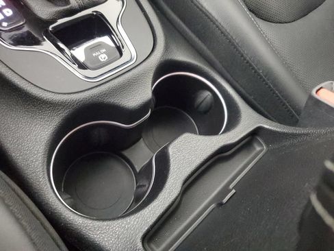 Used 2019 Jeep Cherokee Limited FWD image 30