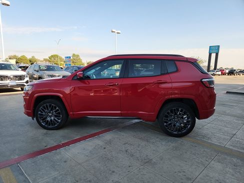 Used 2023 Jeep Compass Limited image 4