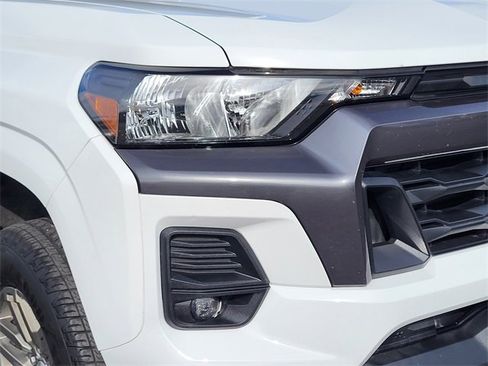 Used 2023 Chevrolet Colorado LT w/ LT Convenience Package image 5