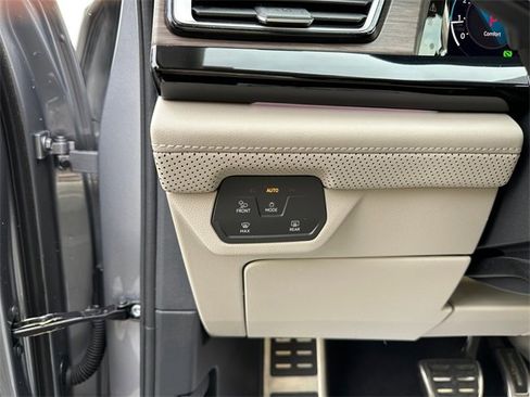 Used 2024 Volkswagen Atlas SEL Premium R-Line image 22