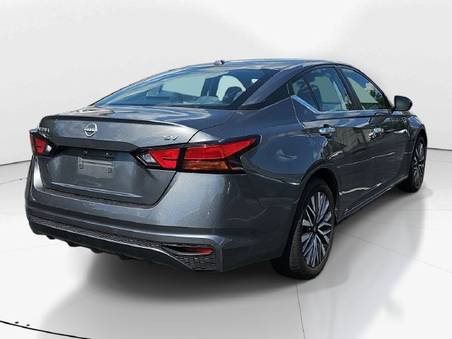 Used 2024 Nissan Altima 2.5 SV FWD image 3