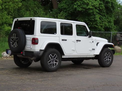 Certified 2025 Jeep Wrangler Unlimited Sahara AWD/4WD image 3
