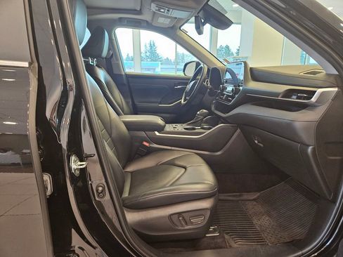 Used 2023 Toyota Highlander XLE AWD/4WD image 25