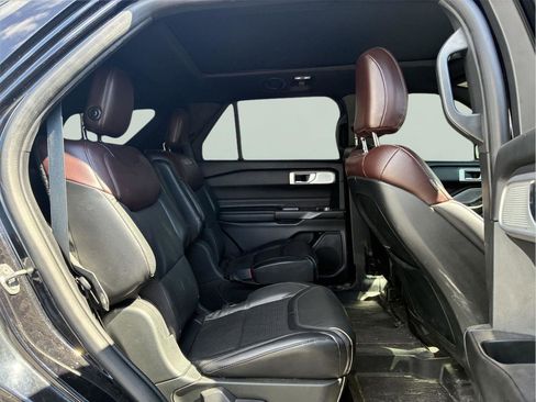 Used 2020 Ford Explorer Platinum w/ Premium Technology Package AWD/4WD image 9
