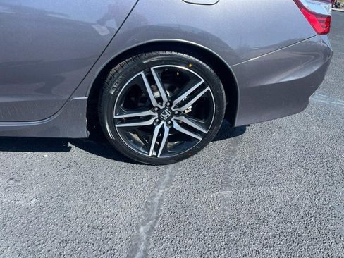 Used 2017 Honda Accord Sport image 5