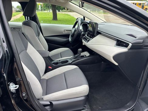 Used 2023 Toyota Corolla LE image 32