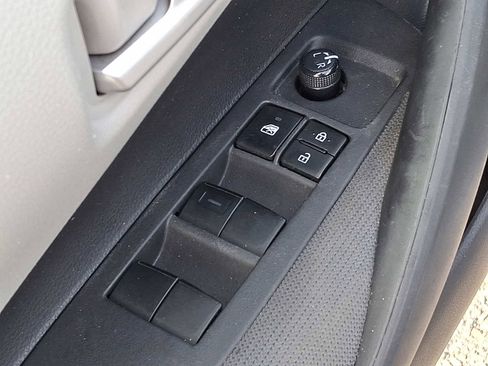 Used 2020 Toyota Corolla LE w/ LE Convenience Package FWD image 24