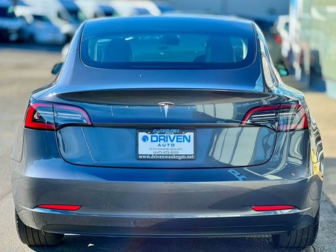 Used 2023 Tesla Model 3 Standard Range image 4