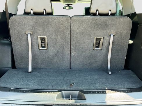 Used 2022 GMC Acadia SLT w/ Preferred Package image 28