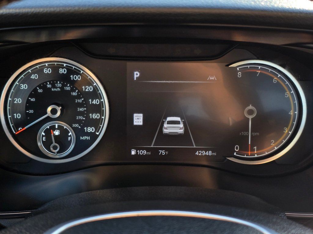 Used 2025 Genesis G70 2.5T RWD image 5