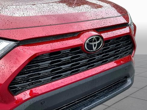 Used 2022 Toyota RAV4 XLE Premium FWD image 32
